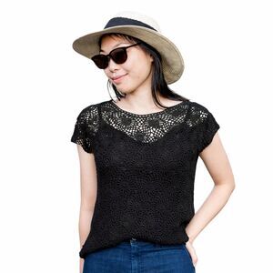 LeRoy Knitwear Vintage Black Crochet Top | EUC | Scalloped Hem